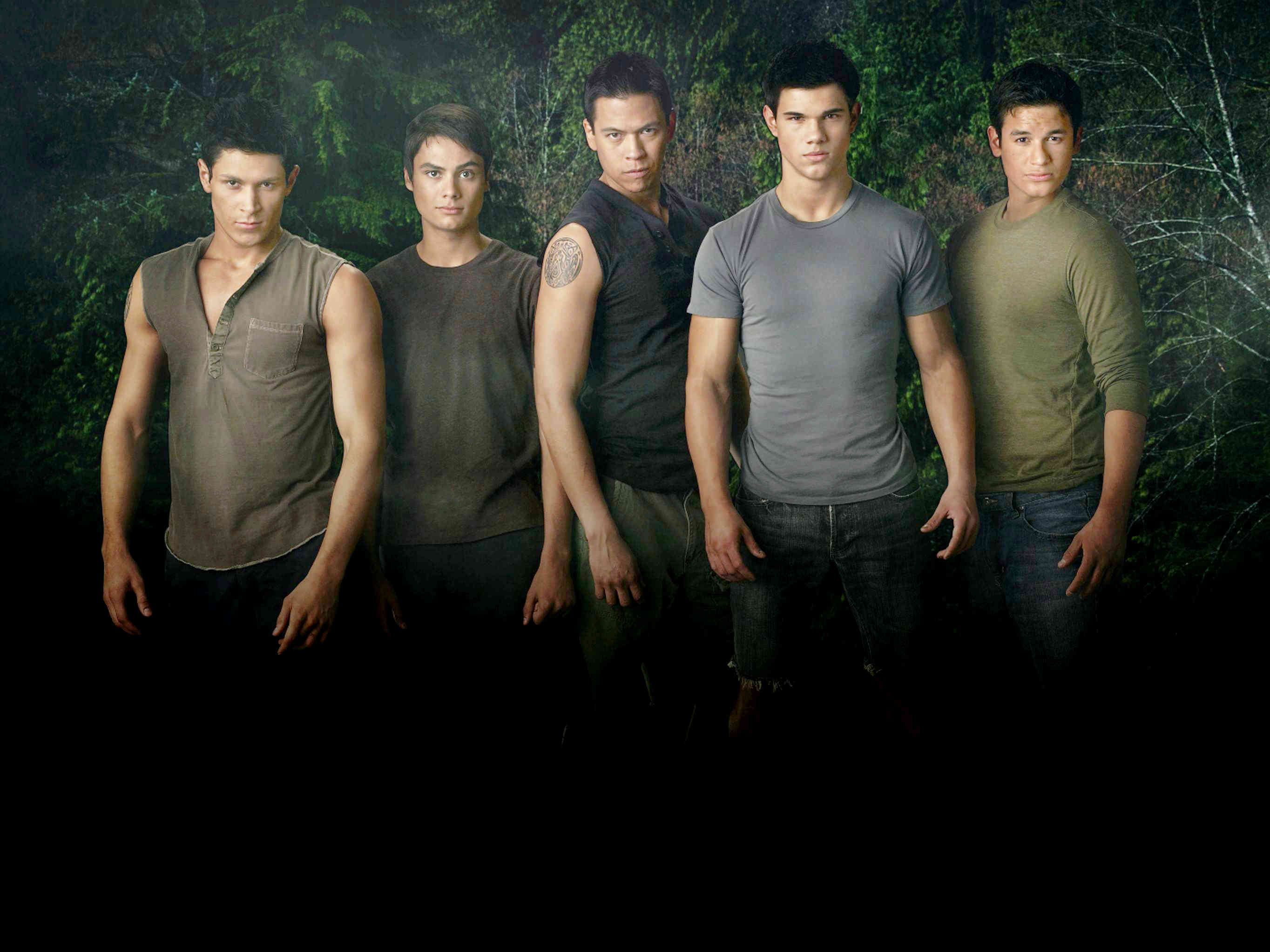 Alex Meraz, Kiowa Gordon, Chaske Spencer, Taylor Lautner and Bronson Pelletier in Summit Entertainment's The Twilight Saga's New Moon (2009)