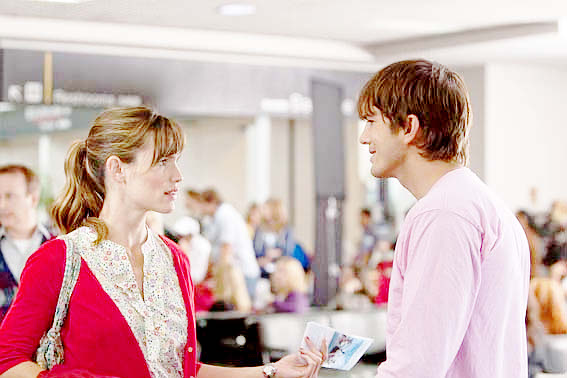 Jennifer Garner stars as Julia Fitzpatrick and Ashton Kutcher stars as Reed Bennett in New Line Cinema's Valentine's Day (2010)