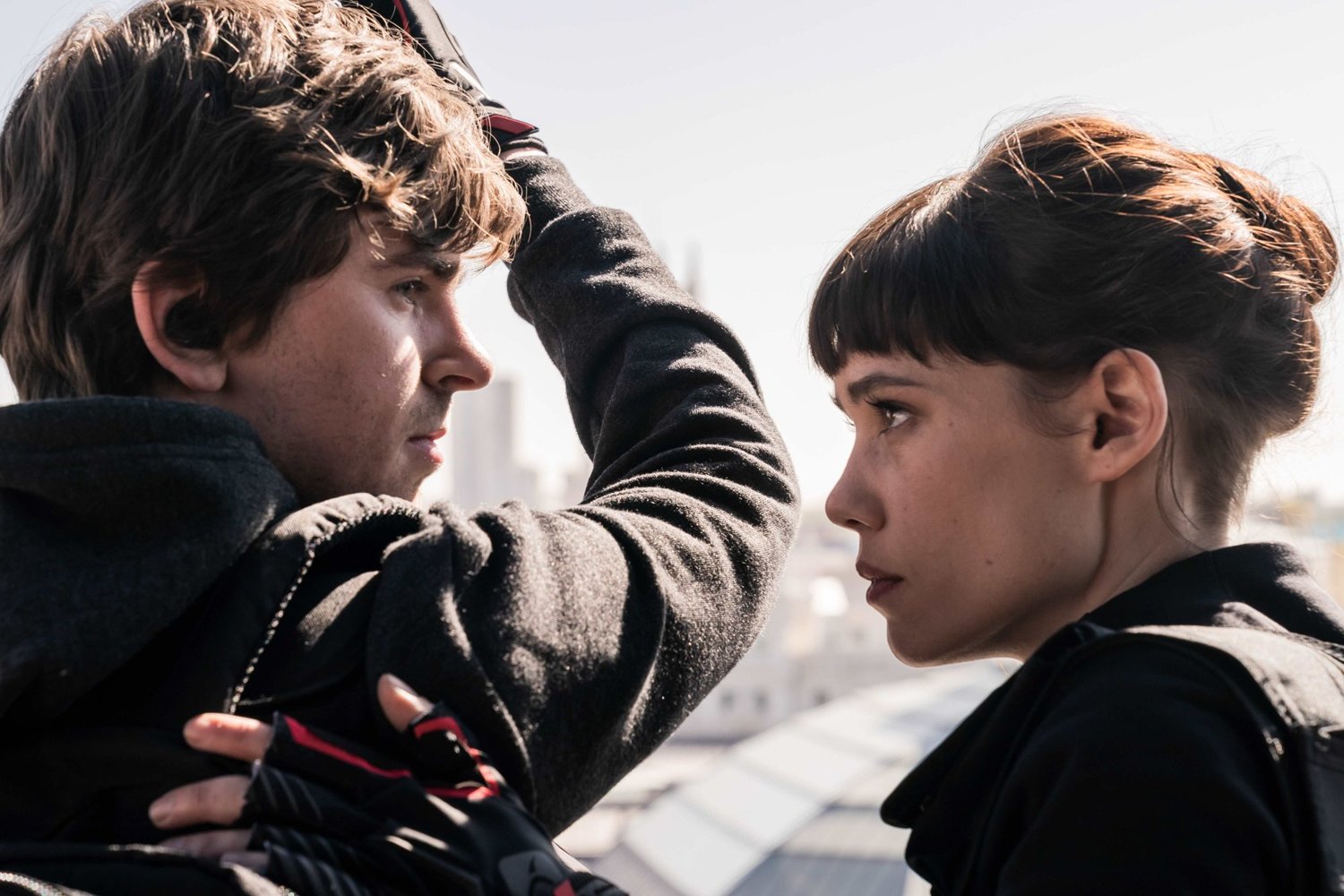 Freddie Highmore and Astrid Berges-Frisbey in The Vault (2021)