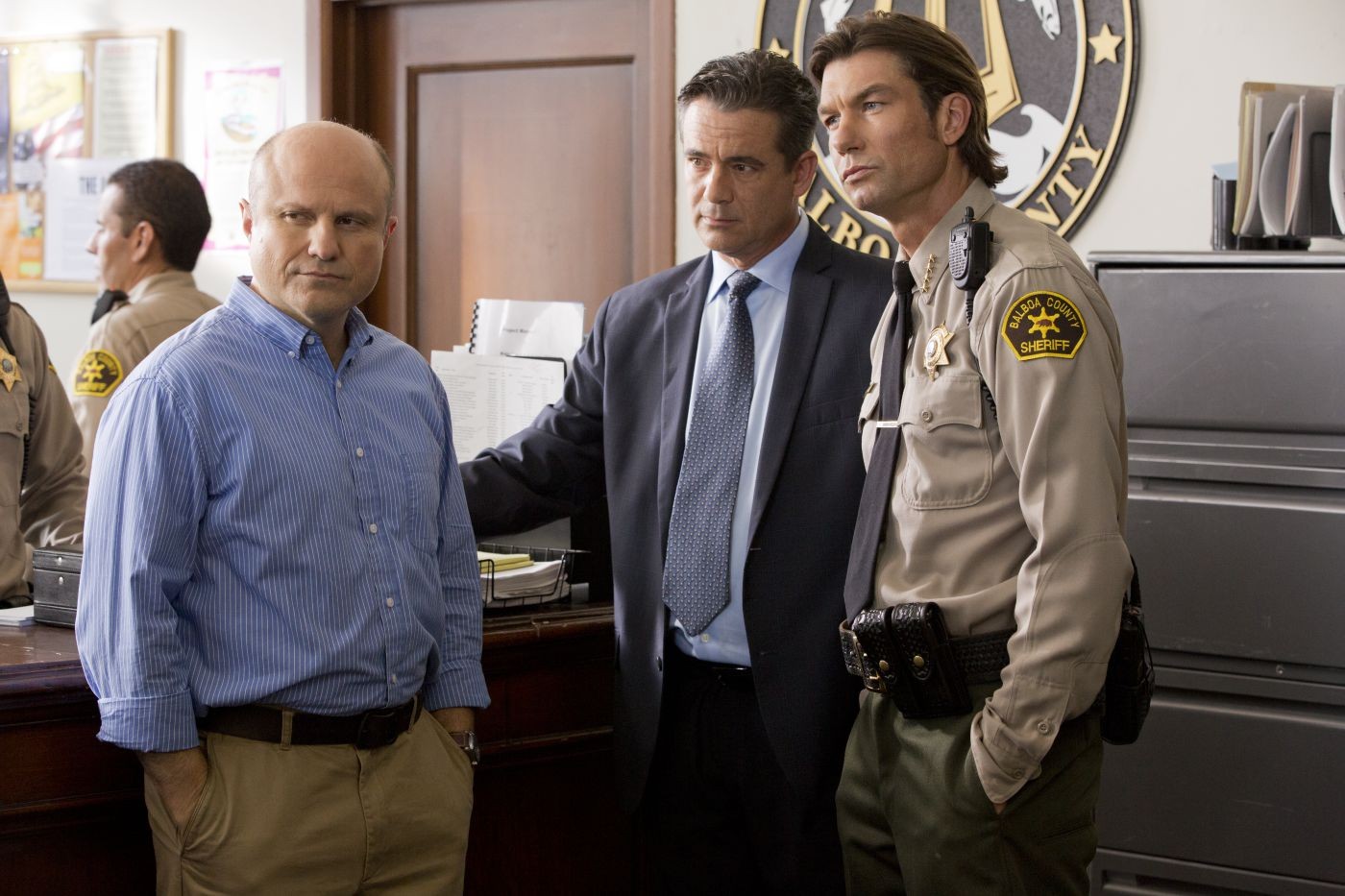 Enrico Colantoni, Maury Sterling and Jerry O'Connell in Warner Bros. Pictures' Veronica Mars (2014)