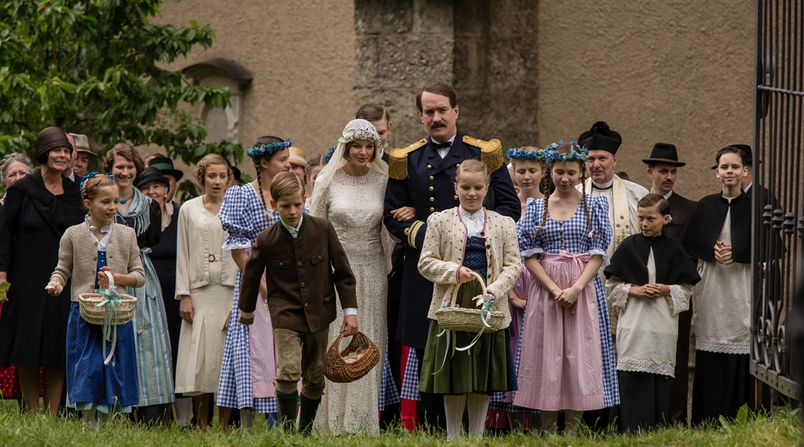 Yvonne Catterfeld and Matthew Macfadyen in Lionsgate Films' The von Trapp Family - A Life of Music (2015)
