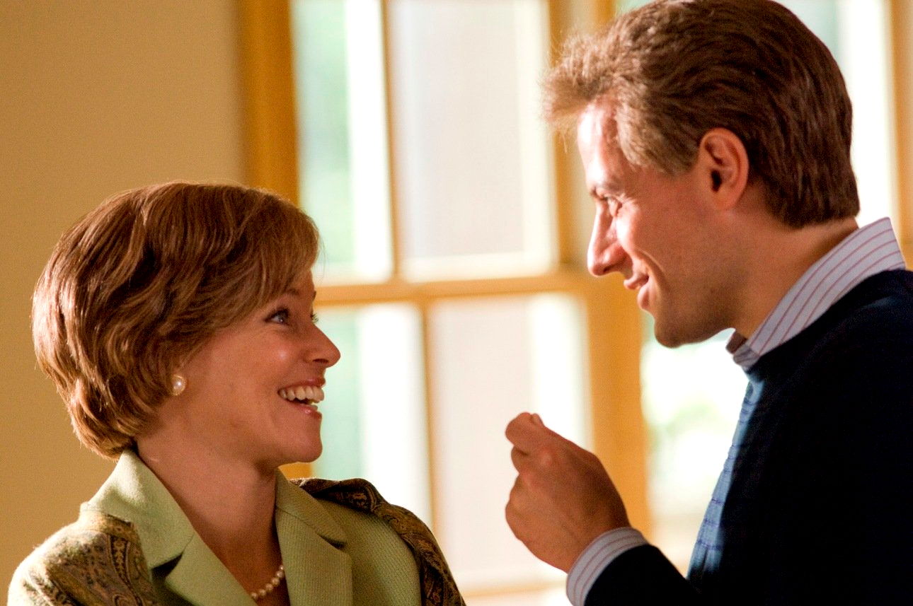 Elizabeth Banks stars as Laura Bush and Josh Brolin stars as George W. Bush in Lionsgate Films' W (2008)