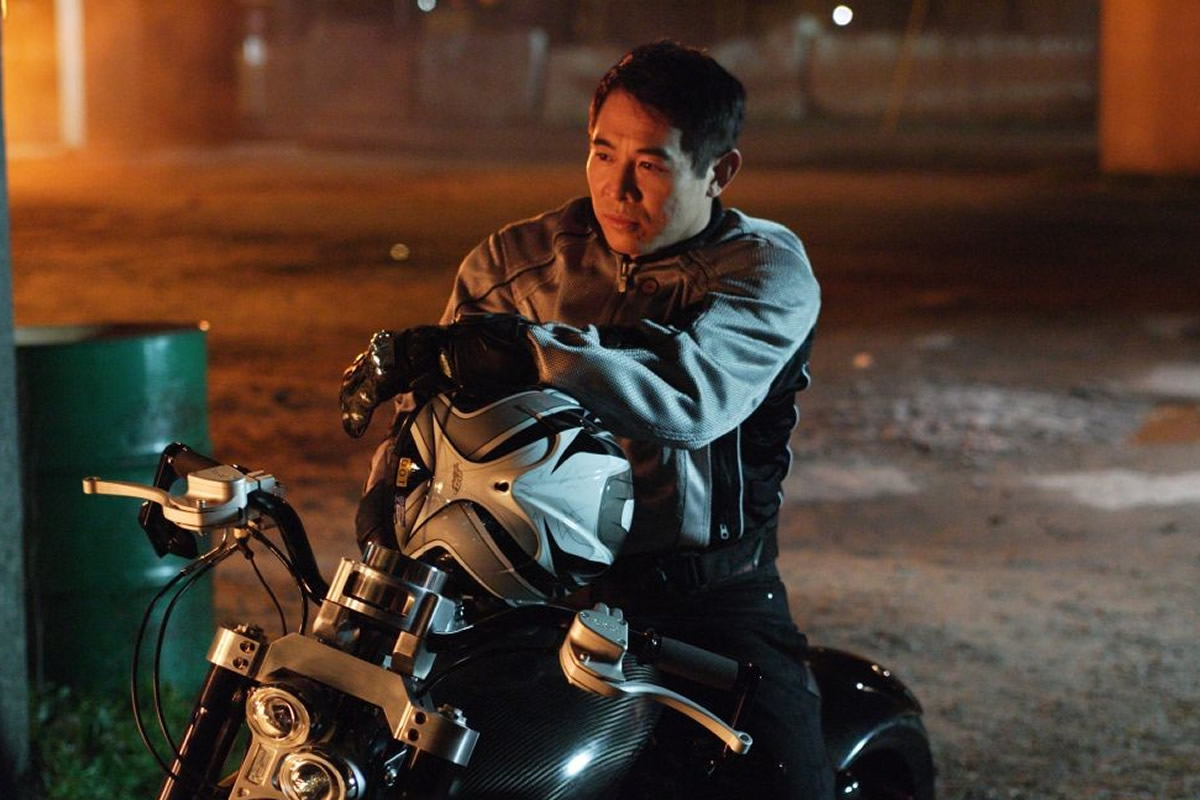 Jet Li as Rogue in Lions Gate Films' War (2007)