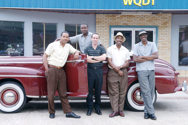 David Oyelowo stars as Muddy Waters and Alessandro Nivola stars as Leonard Chess in International Film Circuit's Who Do You Love (2010)