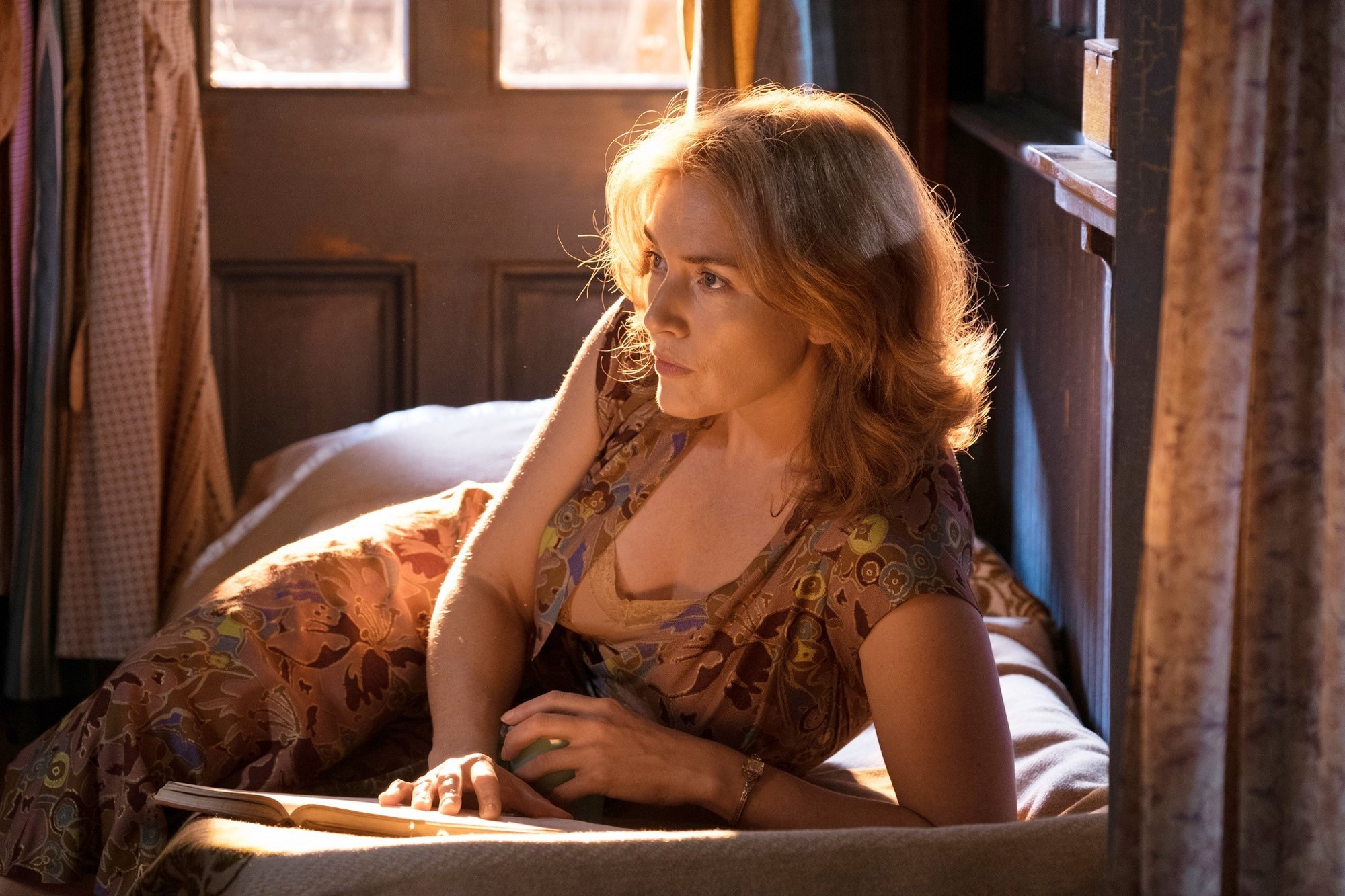 Kate Winslet stars as Ginny in Amazon Studios' Wonder Wheel (2017)