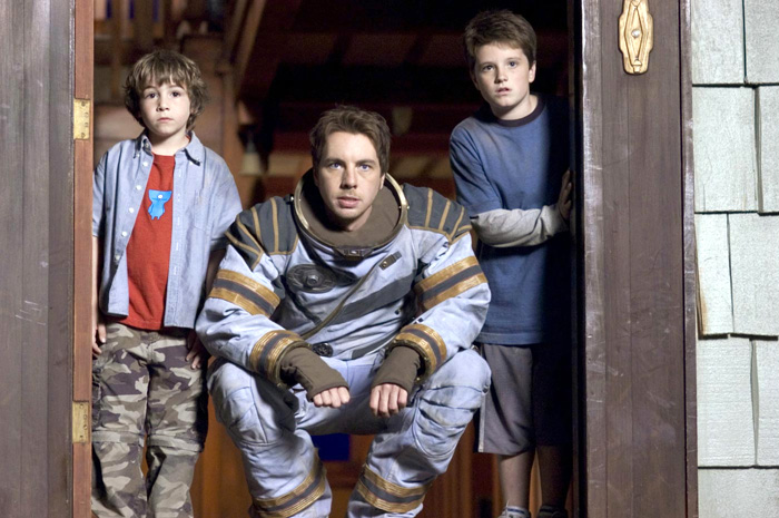 Dax Shepard plays as astronout in ZATHURA (2005)