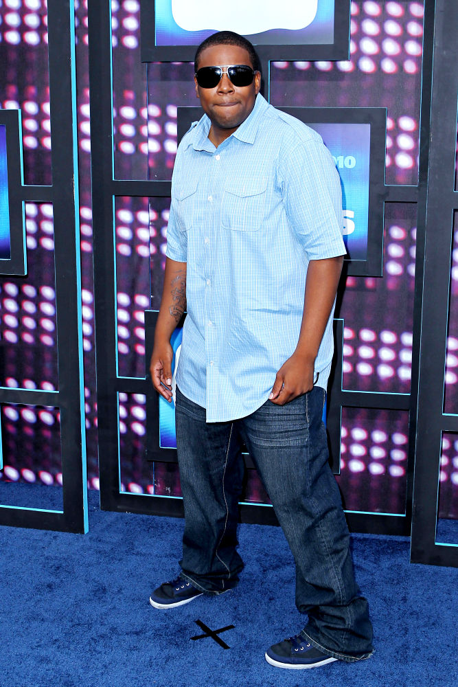 Kenan Thompson;<br>2010 CMT Music Awards Blue Carpet Arrivals