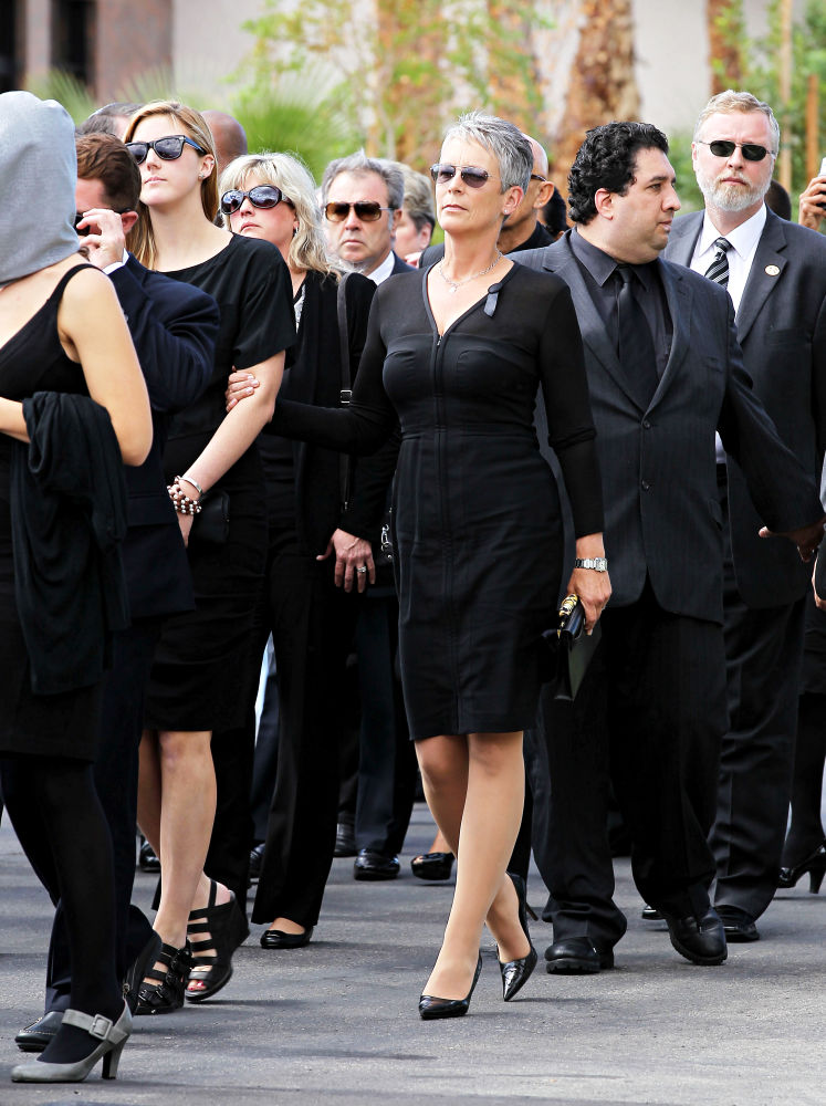 Jamie Lee Curtis Picture 19 The Funeral for Actor Tony Curtis