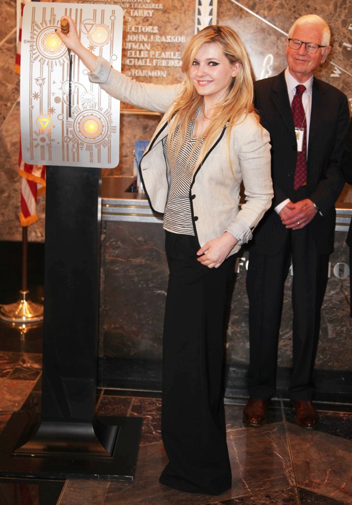 Abigail Breslin Lights up The Empire State Building in Yellow to Honor Project Sunshine Month