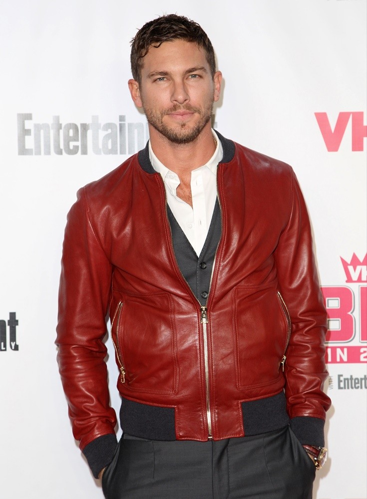 Adam Senn Picture 1 - VH1 Big in 2015 with Entertainment Weekly Awards ...