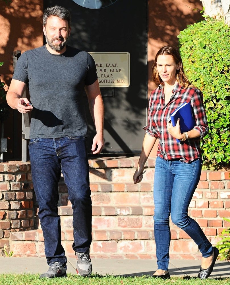 Ben Affleck and Jennifer Garner Arrive at A Building