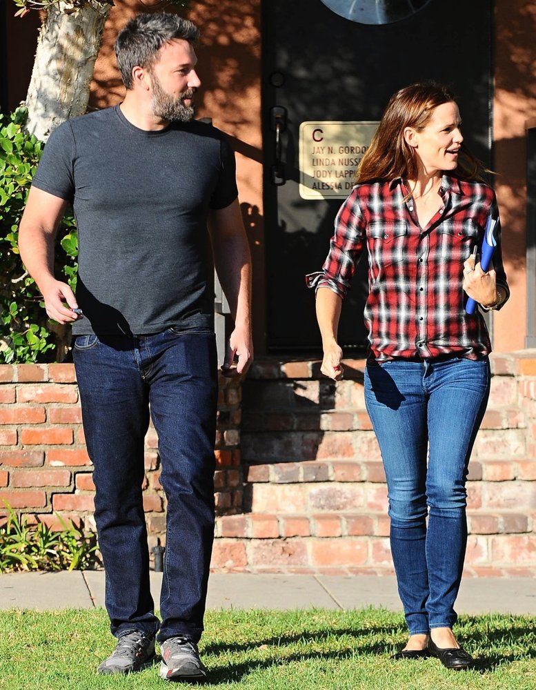 Ben Affleck and Jennifer Garner Arrive at A Building