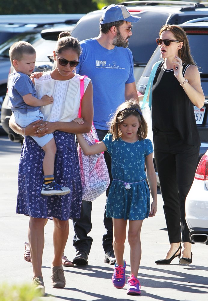 Ben Affleck and Jennifer Garner Take Their Children to The Farmers Market