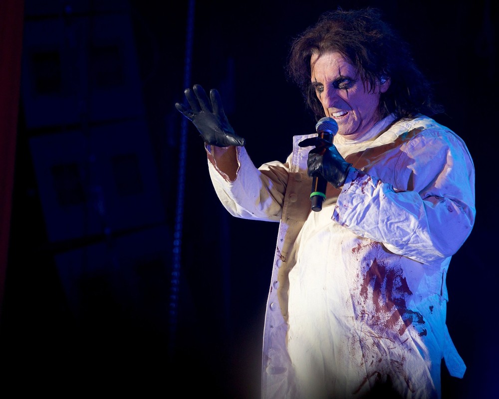 Alice Cooper;<br>Alice Cooper Performing Live