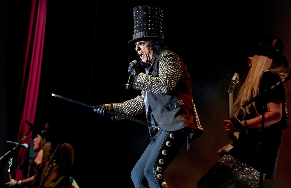 Alice Cooper;<br>Alice Cooper Performing Live