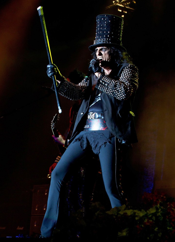 Alice Cooper;<br>Alice Cooper Performing Live