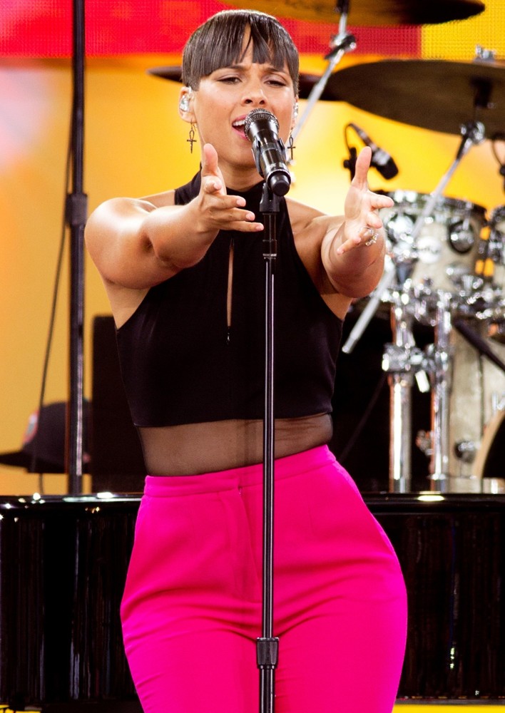 Alicia Keys Performs Live on Good Morning America's Summer Concert Series