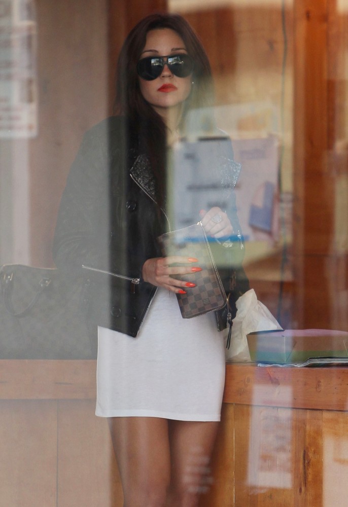 Amanda Bynes Shopping at Kin on Sunset Boulevard