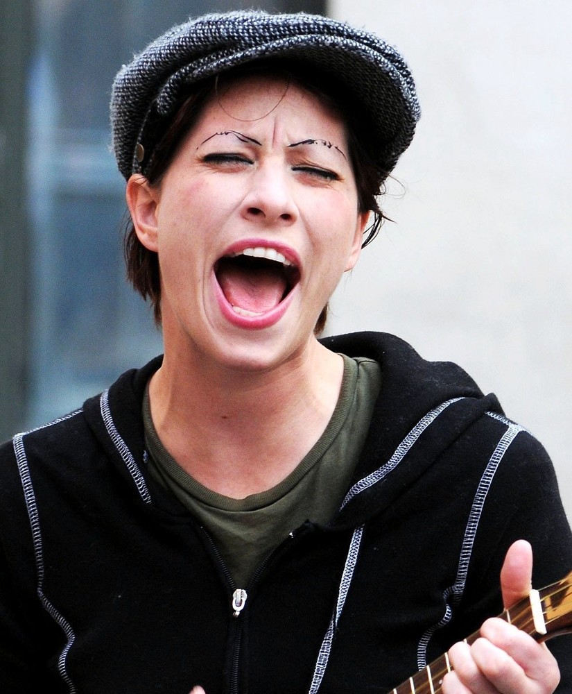 Amanda Palmer;<br>Amanda Palmer Plays An Intimate Outdoor Gig
