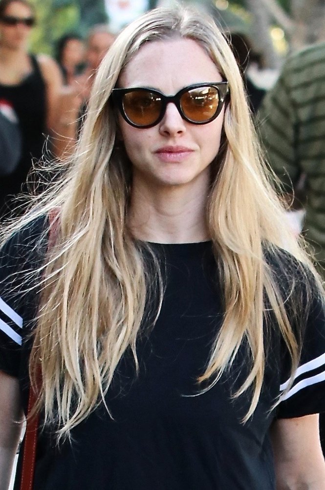 Amanda Seyfried Out and About at Melrose Place