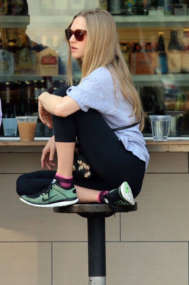 Amanda Seyfried Having Lunch with Friends