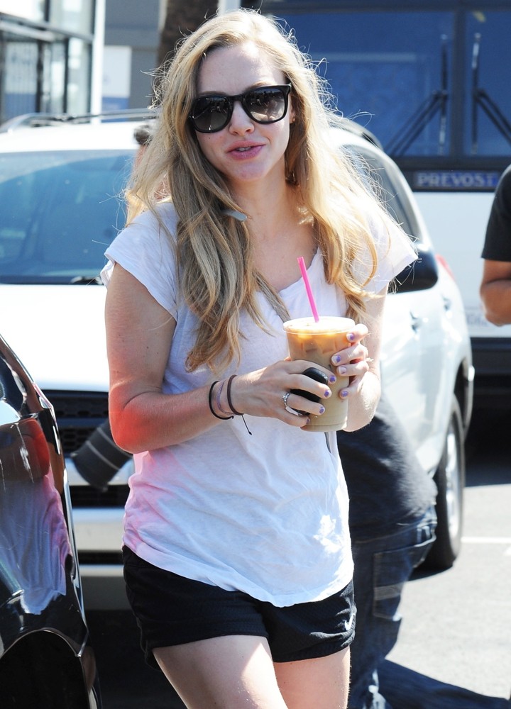 Amanda Seyfried Whilst Out for A Coffee