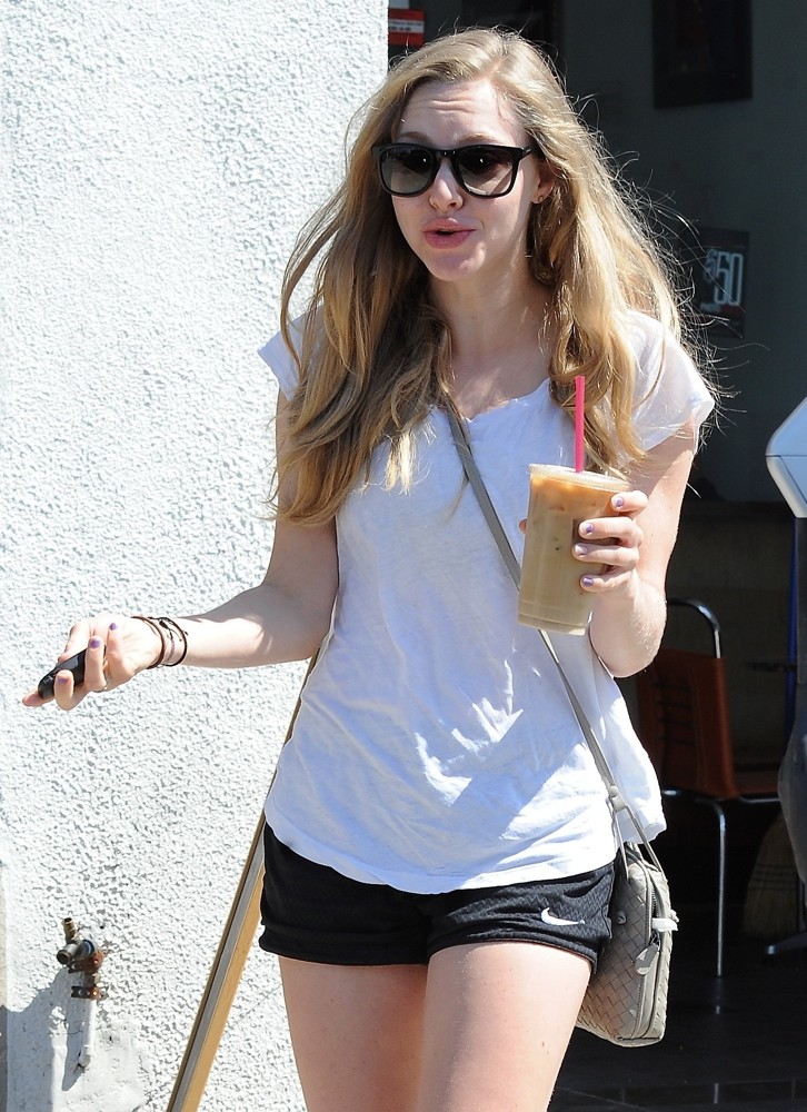 Amanda Seyfried Whilst Out for A Coffee