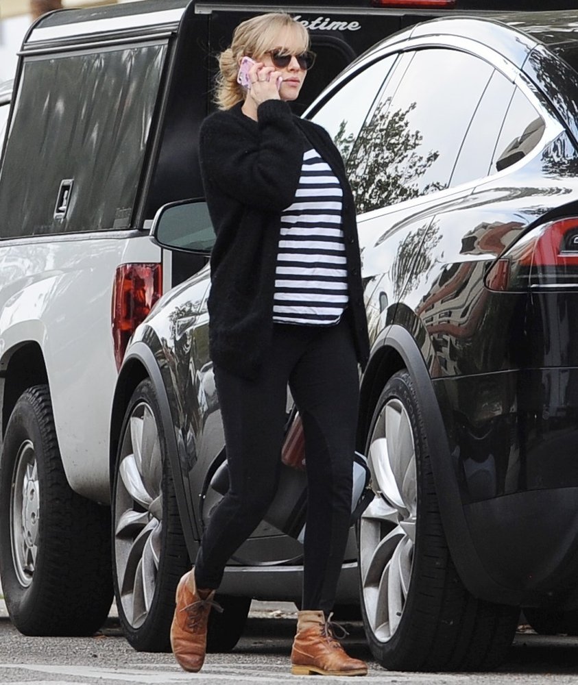 Amanda Seyfried;<br>Amanda Seyfried Shows Off Her Baby Bump
