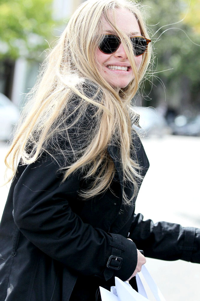 Amanda Seyfried;<br>Amanda Seyfried Wearing No Makeup as She Leaves Marni Boutique After Shopping