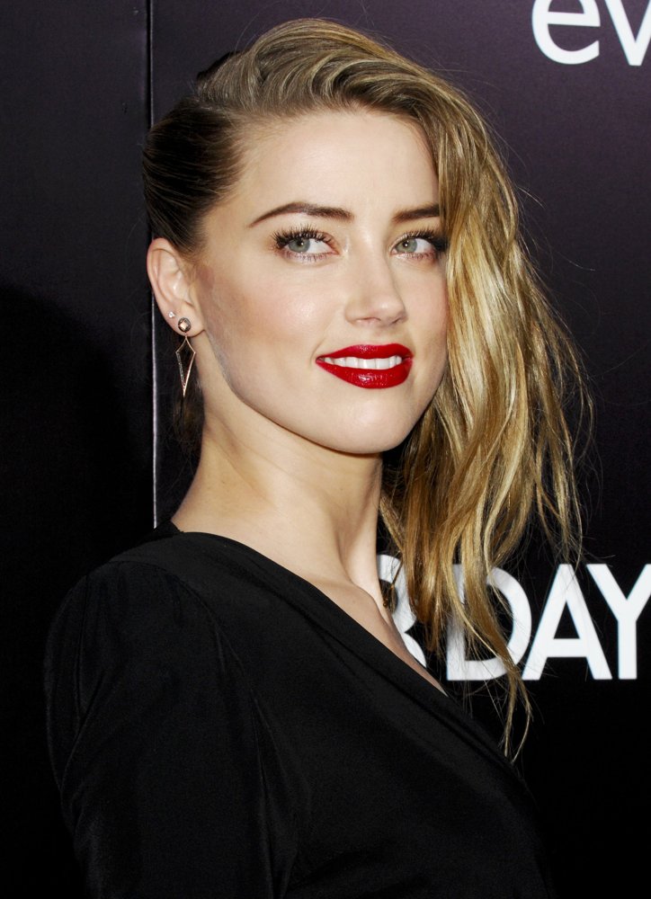 3 Days to Kill Premiere - Red Carpet Arrivals