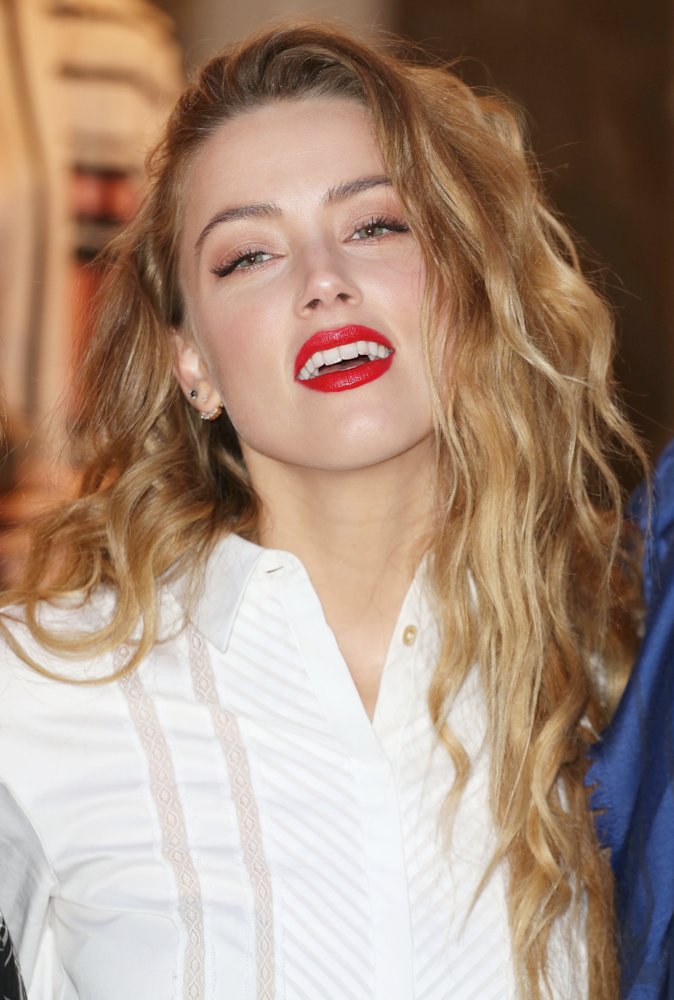 Amber Heard Unveils The Alice in Wonderland Themed Window for Temperley