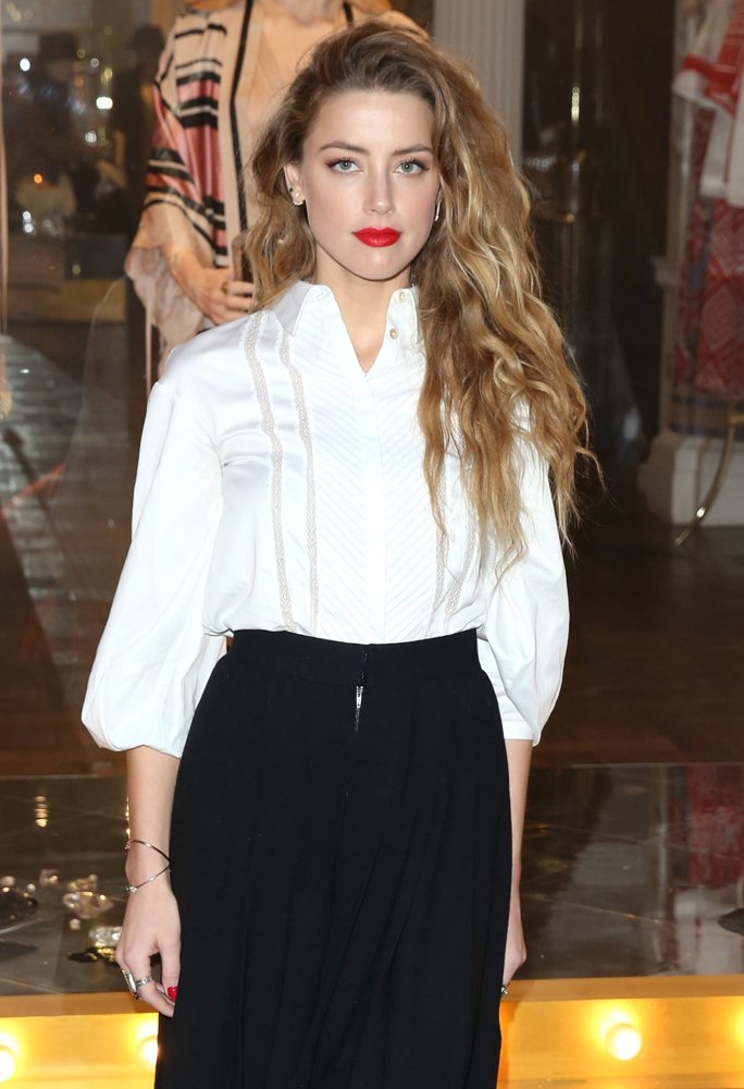 Amber Heard Unveils The Alice in Wonderland Themed Window for Temperley