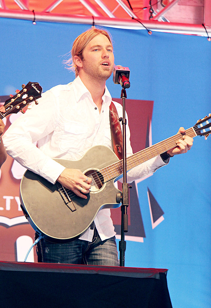 Casey James;<br>A Short Performance for The Launch of The 'American Idol - Live Tour 2010'