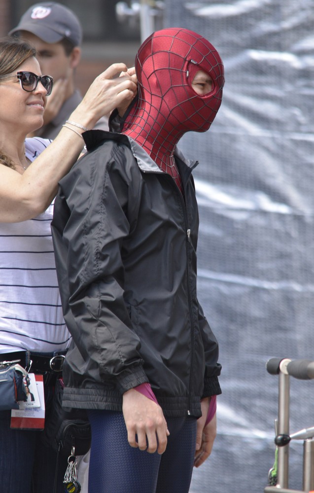 Andrew Garfield Gets into Character as He Films Scenes for The Amazing Spiderman 2