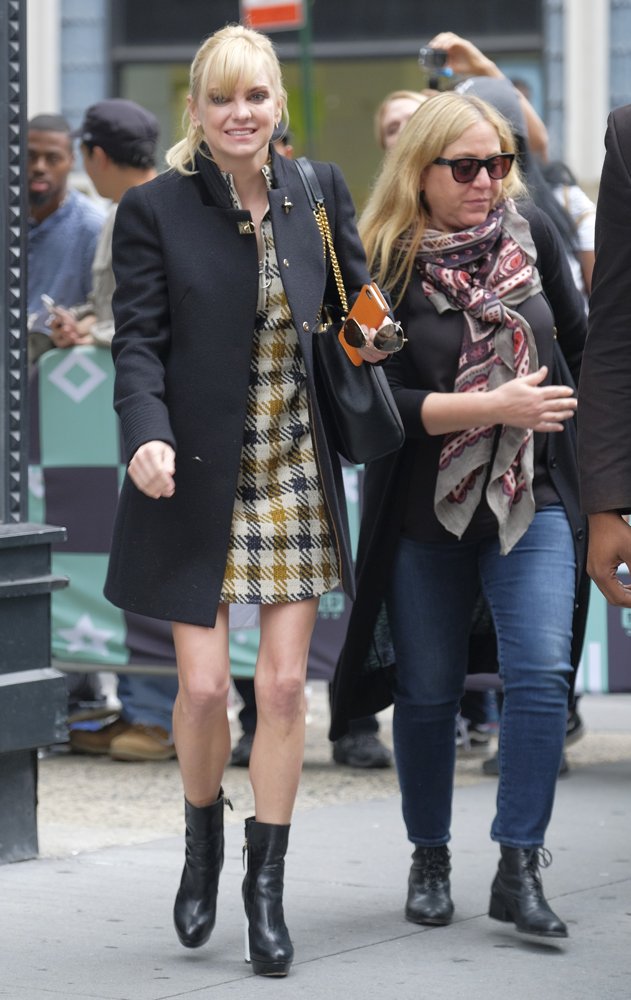 Anna Faris Leaving AOL Build