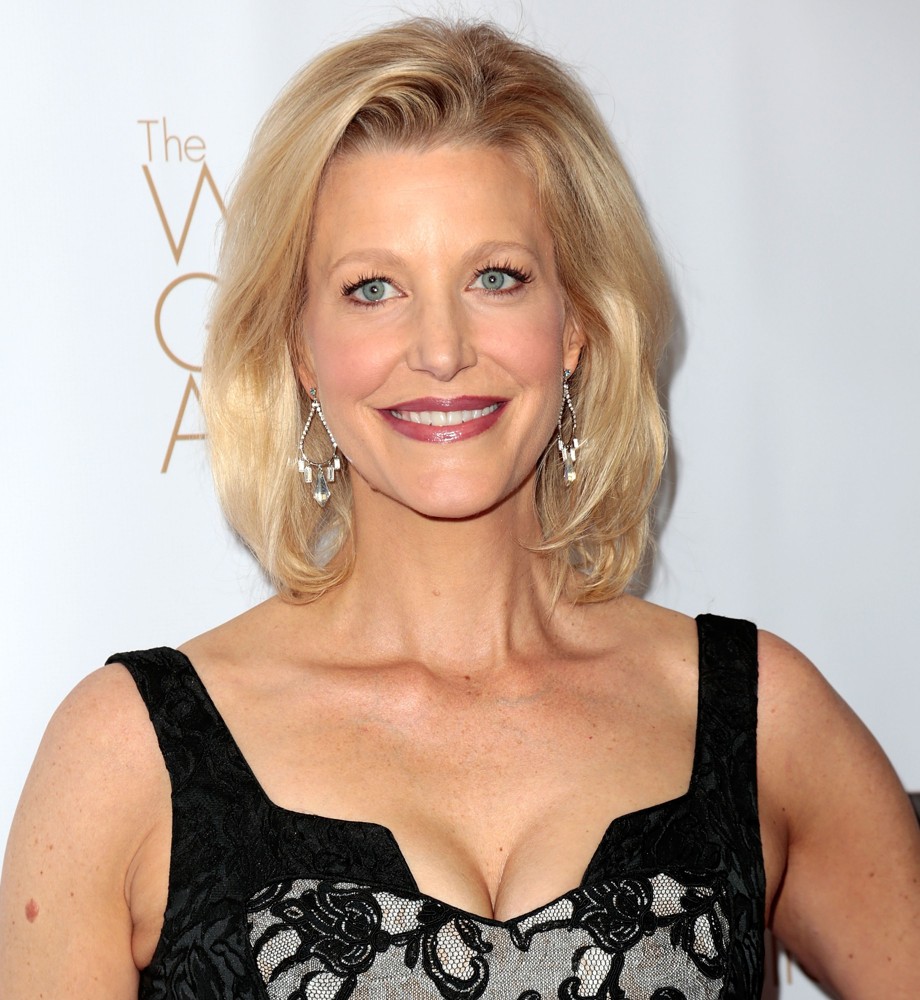 Anna Gunn. 