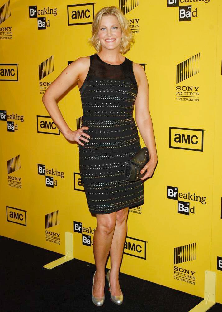 https://www.aceshowbiz.com/images/wennpic/anna-gunn-premiere-breaking-bad-season-4-02.jpg