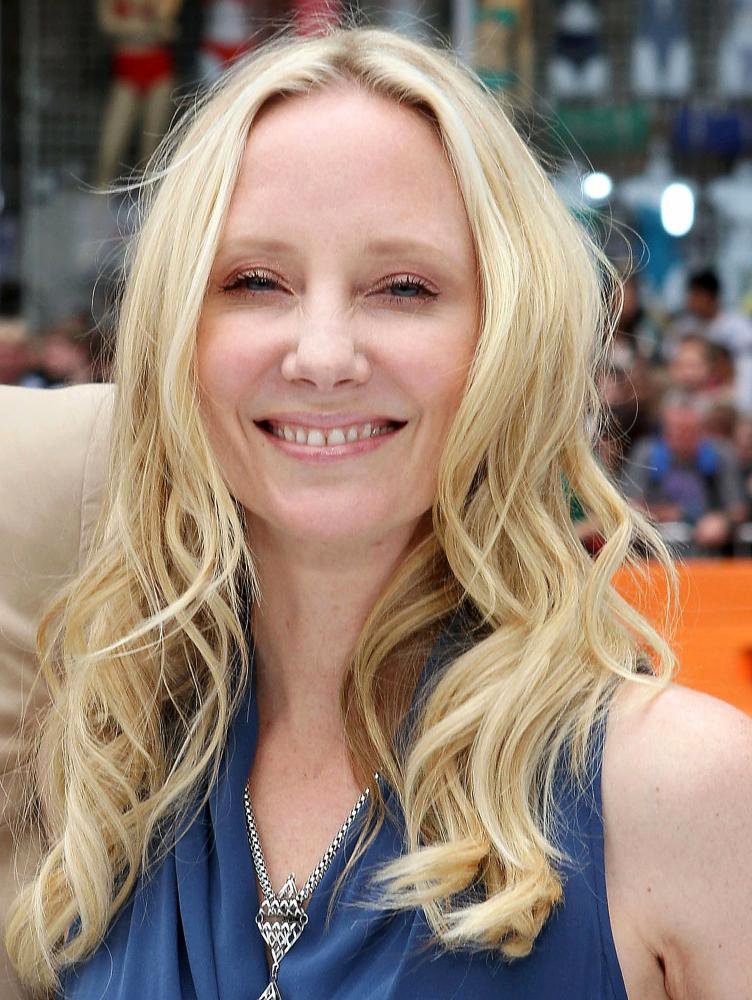 Gallery Archive Singer: Anne Heche - New Photos