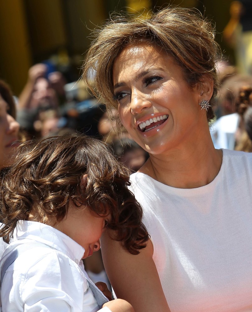 Jennifer Lopez Is Honoured with The 2,500th Star on The Hollywood Walk of Fame