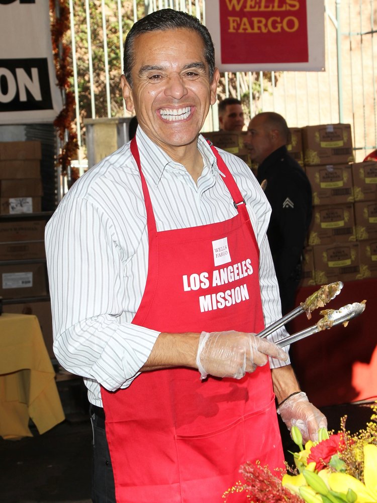 2014 LA Mission's Annual Thanksgiving for The Homeless