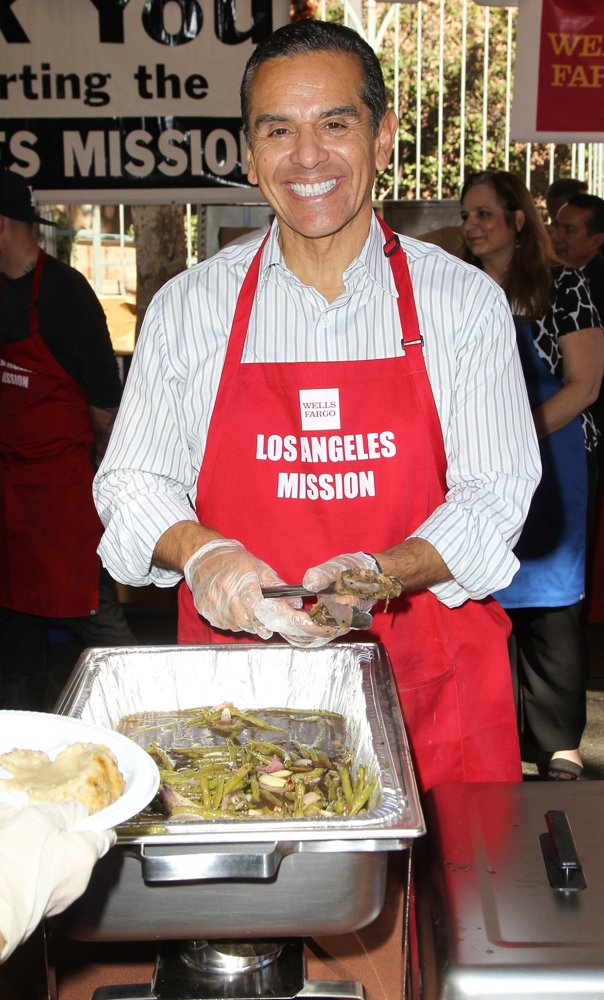 2014 LA Mission's Annual Thanksgiving for The Homeless