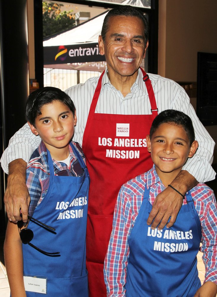 2014 LA Mission's Annual Thanksgiving for The Homeless