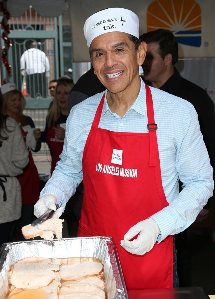 2015 Los Angeles Mission Thanksgiving Meal for The Homeless