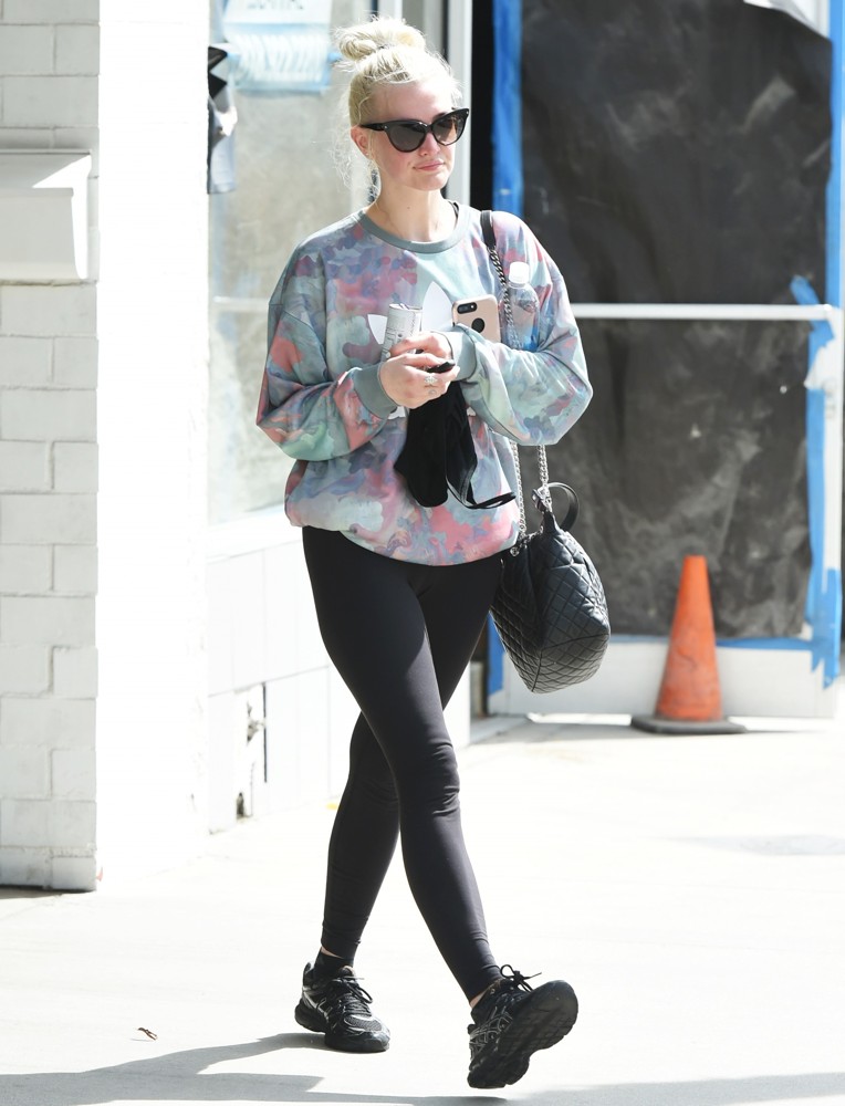 Post-Workout Ashlee Simpson Looks Fashionable