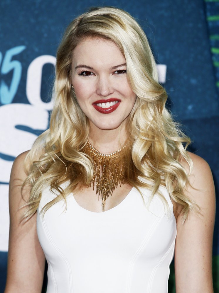 2015 CMT Music Awards - Arrivals