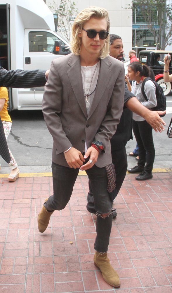 San Diego Comic-Con International 2015 - Celebrity Sightings