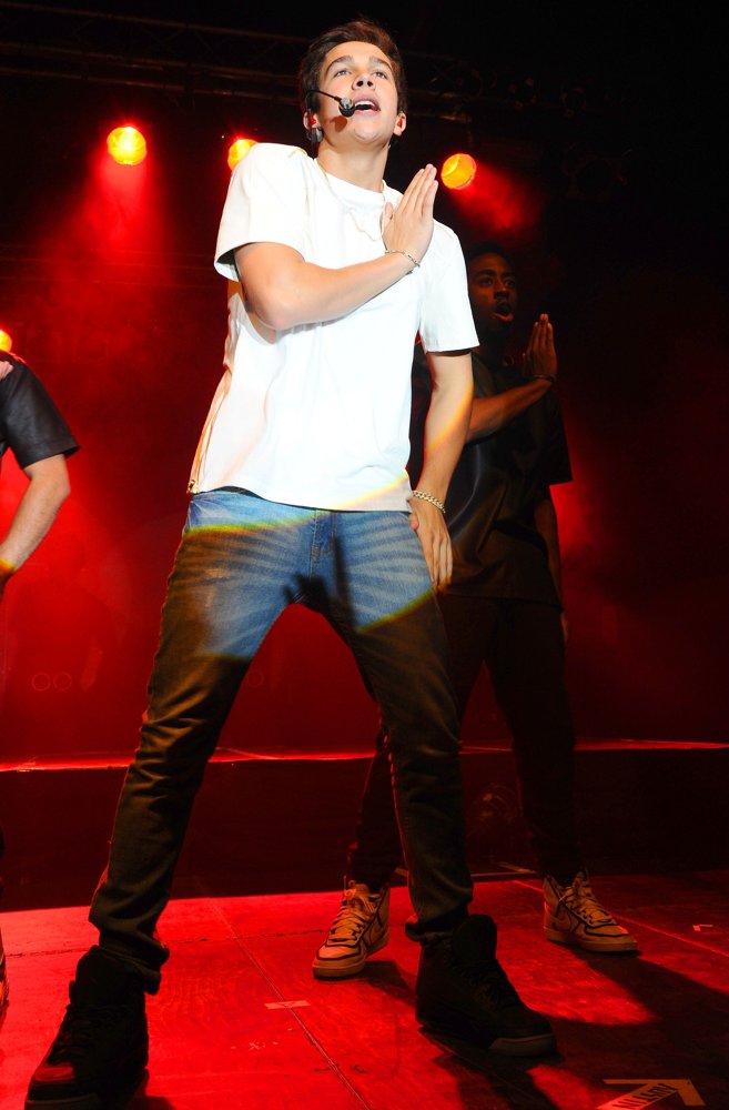 Austin Mahone;<br>Austin Mahone Performing Live
