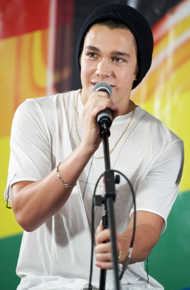 Austin Mahone Performs During A Fan Event