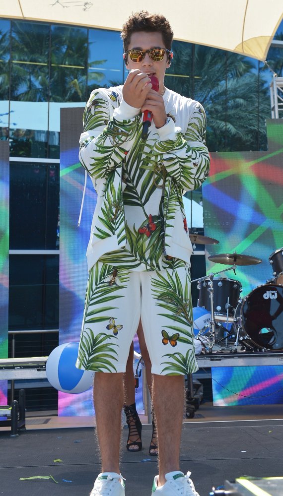 Y100 Mack-A-Poolooza Summer Pool Party