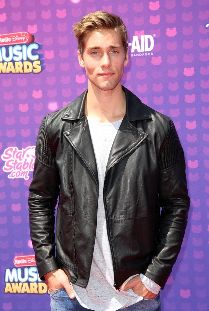 Austin North;<br>2016 Radio Disney Music Awards - Arrivals